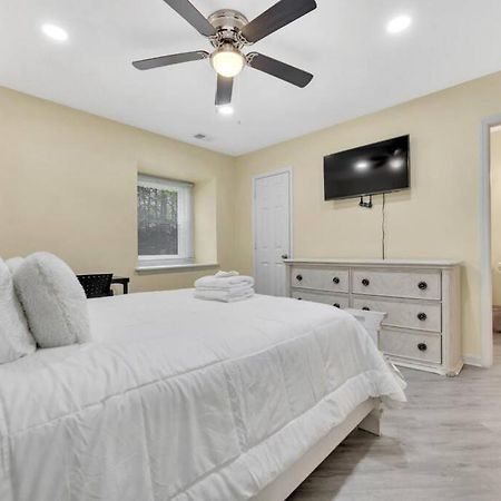 Cozy 2 Bedroom Duplex In Charlotte, Jacuzzi, Sleeps 6 Plus 2 Eksteriør bilde