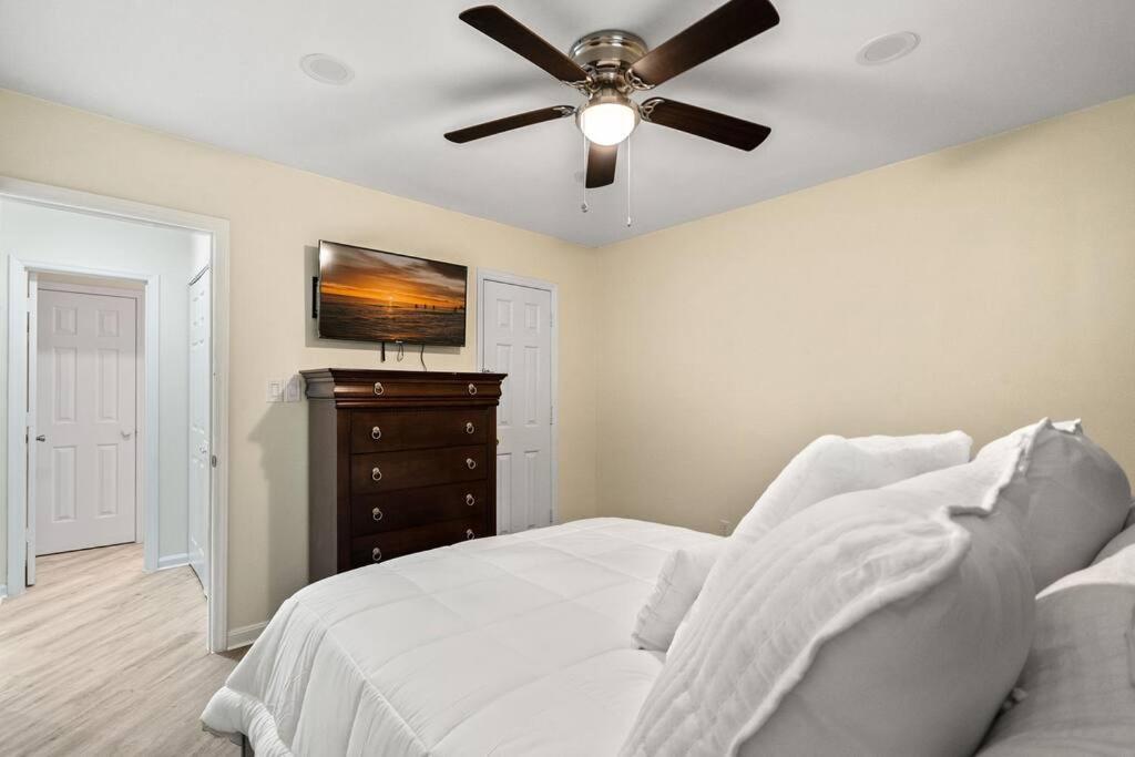 Cozy 2 Bedroom Duplex In Charlotte, Jacuzzi, Sleeps 6 Plus 2 Eksteriør bilde