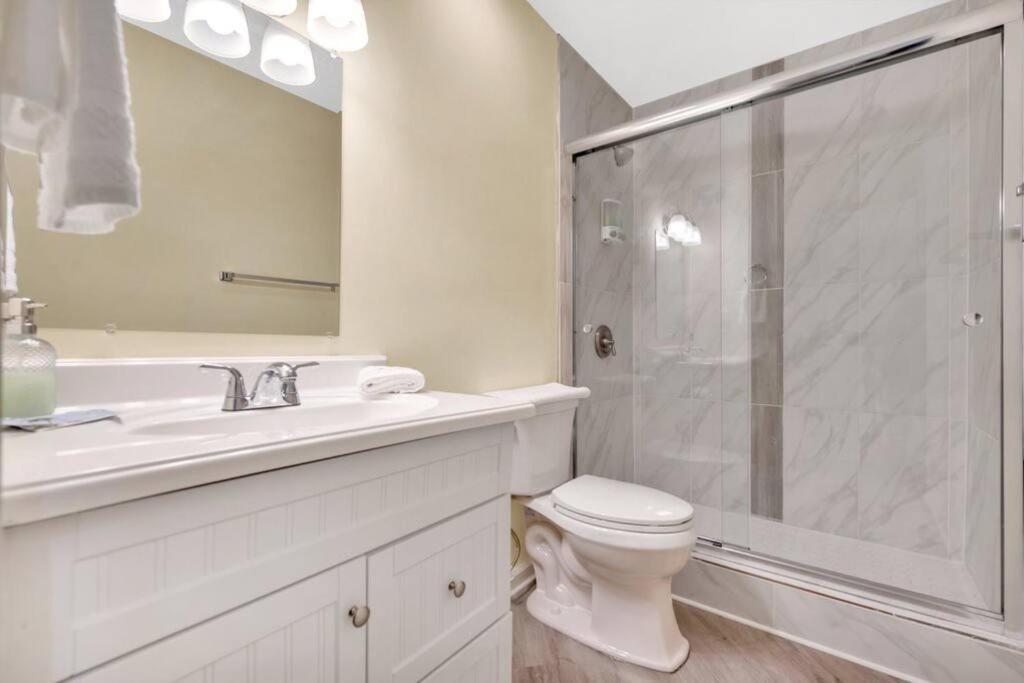 Cozy 2 Bedroom Duplex In Charlotte, Jacuzzi, Sleeps 6 Plus 2 Eksteriør bilde