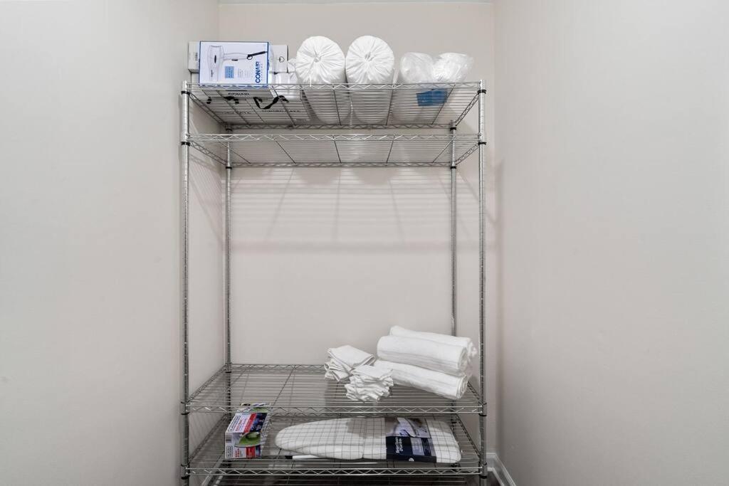 Cozy 2 Bedroom Duplex In Charlotte, Jacuzzi, Sleeps 6 Plus 2 Eksteriør bilde