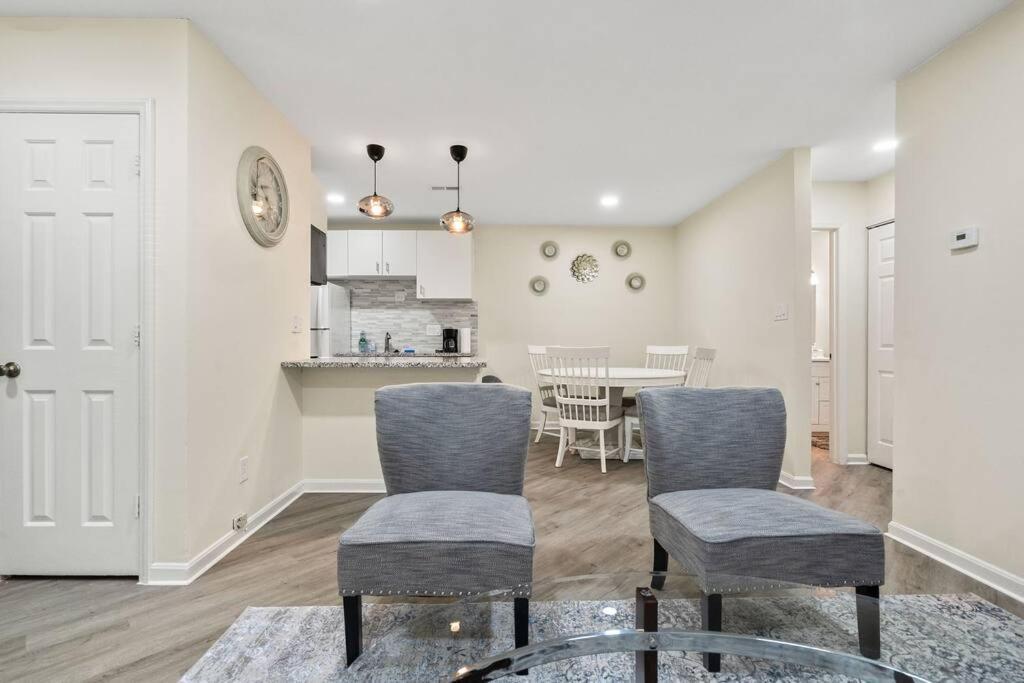 Cozy 2 Bedroom Duplex In Charlotte, Jacuzzi, Sleeps 6 Plus 2 Eksteriør bilde