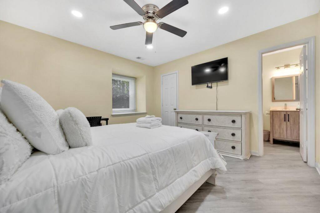 Cozy 2 Bedroom Duplex In Charlotte, Jacuzzi, Sleeps 6 Plus 2 Eksteriør bilde
